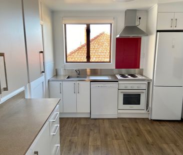 Sunny Home with a Make Over - Photo 3