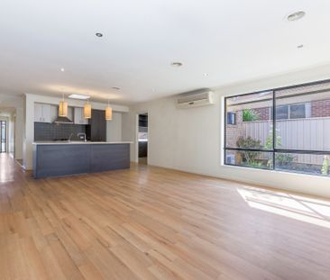 Private Court Living with Everyday Convenience in East Bendigo - Photo 5