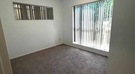 Modern 2-Bedroom Flat – All Utilities Included! - Photo 2