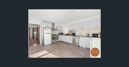 Big fully fenced yard - Photo 5