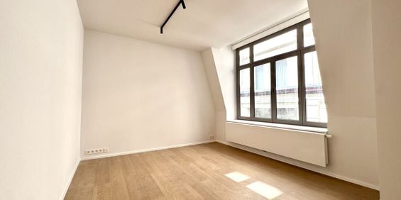 Appartement te huur in Brussel voor € 1.300 met 1 slaapkamer - Photo 3