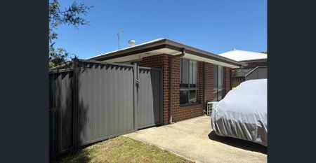 MODERN 2 BEDROOM FLAT - Photo 5