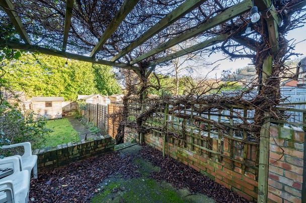 Catteshall Lane, Godalming - 1 bedroomProperty for lettings - Seymours - Photo 1