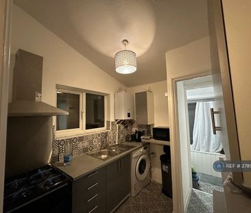 4 bedroom terraced house to rent - Photo 6