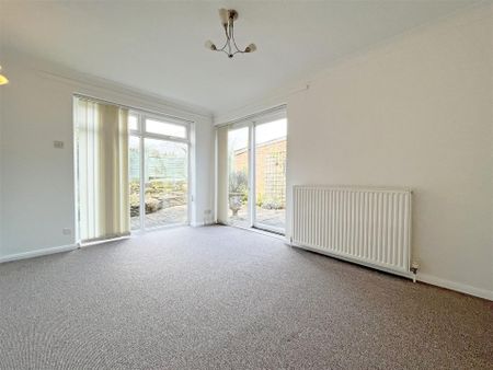 2 bedroom Detached bungalow to rent - Photo 3