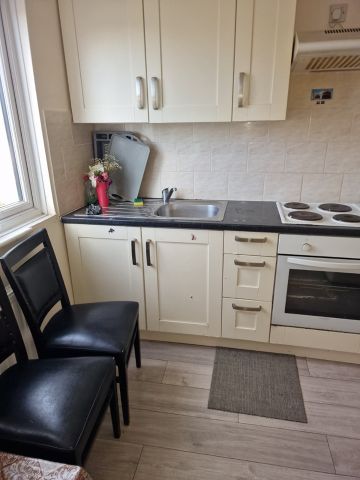 Studio Flat, Ivinghoe Road, RM8 - Photo 2