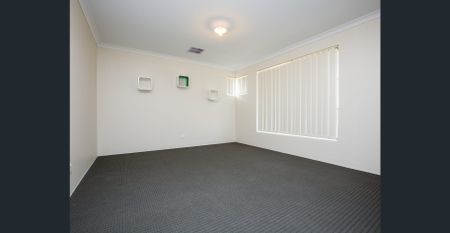 Large Family Home!! - Photo 2