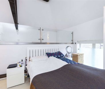 Exceptional one bedroom apartment in a converted school. - Photo 6