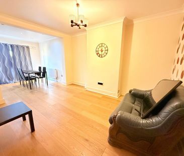 4 bedroom terraced house to rent - Photo 1