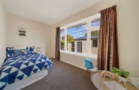 Charming 3BR Home in Shirley! - Photo 4