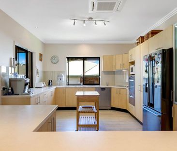 Spacious Family Home in Maroochydore with Solar and Pool - Photo 3