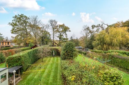 Prey Heath Road, Woking, Surrey, GU22 - Photo 3