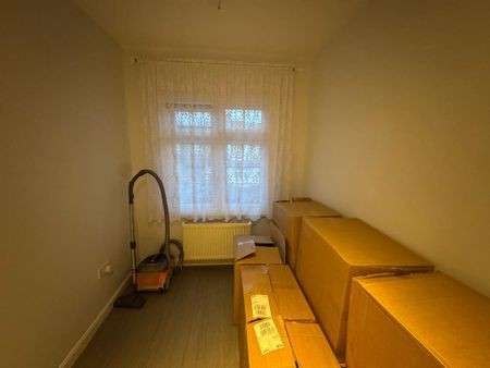 4 bedroom semi-detached house to rent - Photo 5