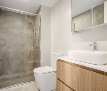 Modern, Luxury One-bedroom Apartment in the Heart of the City - Photo 5