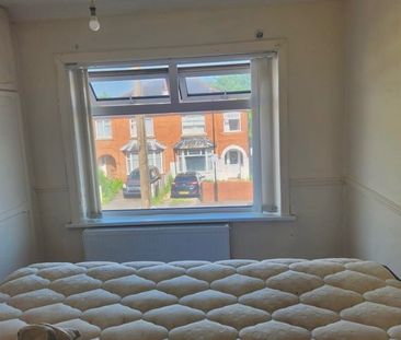 Room in a Shared House, Lilac Road, SO16 - Photo 3