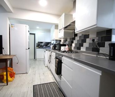 5 bedroom semi-detached house to rent - Photo 1