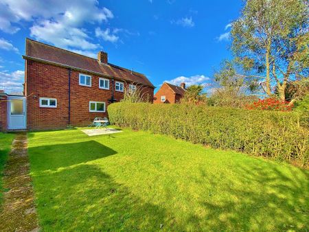 3 bedroom semi-detached house to rent - Photo 3