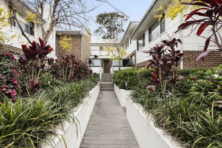 Spacious Retreat in Prime Location - Photo 3
