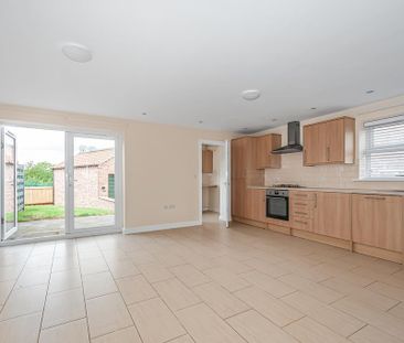 3 bedroom semi-detached house to rent - Photo 5