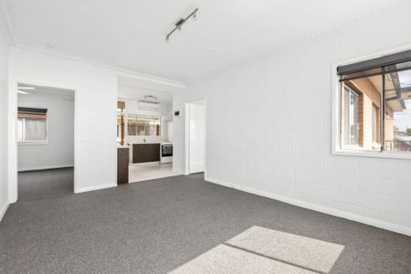 Spacious Apartment In The Heart of Geelong West - Photo 5