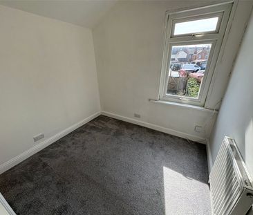 Newport Road, Aldershot, Hampshire, GU12 - Photo 6