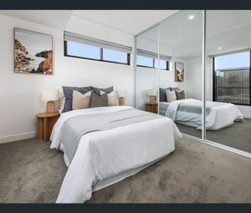 Modern living in a Peaceful East Doncaster Pocket - Photo 5