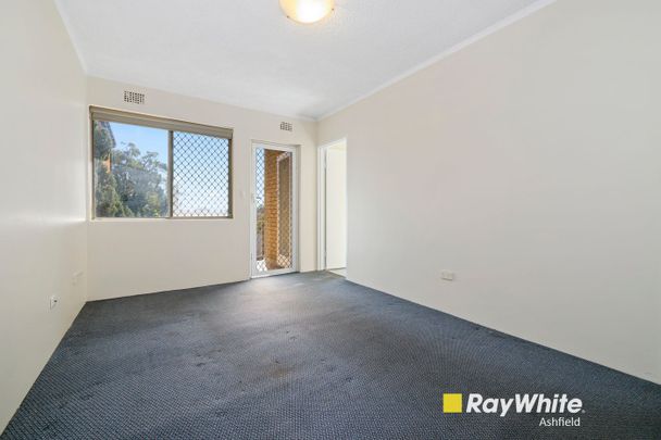 Stylish One-Bedroom Apartment in the Heart of Enmore - Photo 1