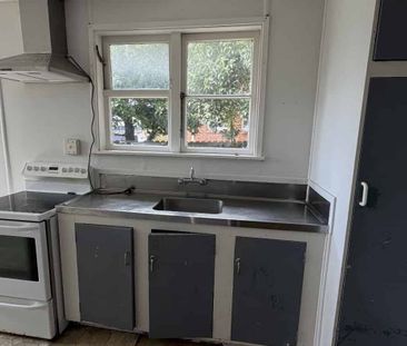 3 bedroom family home close to good schools and motorway access. - Photo 5