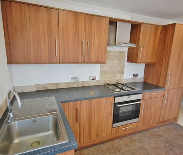 2 bed flat to rent in Wimborne Road East, Ferndown, BH22 - Photo 6