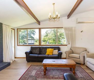 Spacious 4-bedroom home in Avonhead! - Photo 2