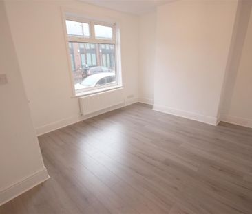 3 Bedroom House - Terraced To Let - Photo 3