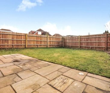 An attractive family home ideally located for town and station - Photo 4