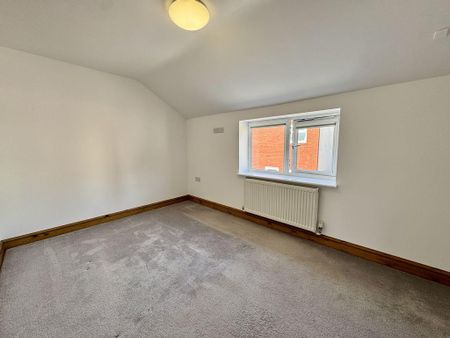 2 bedroom end of terrace house to rent - Photo 2