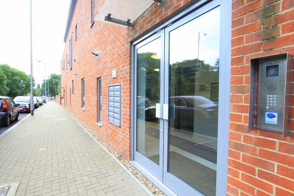 2 Bedroom Apartment, Norstead Place, London SW15 - Photo 1