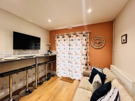 BEDROOM 3 – LARGE DOUBLE ENSUITE - Photo 2