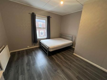 16 Runnymede Parade, Belfast, BT12 6NF - Photo 2