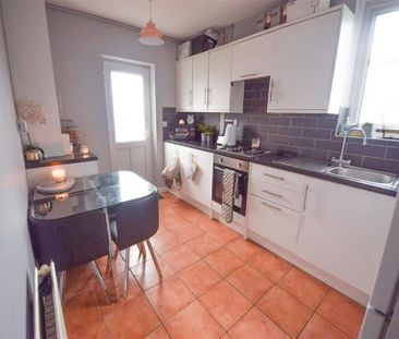 2 Bedroom End Terrace To Let - Photo 2