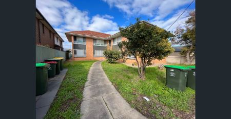 Cozy, Comfortable Unit Close to the CBD - Photo 5