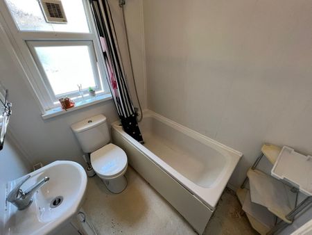5 bed terraced house to rent in Heathfield Road, Heath, Cardiff, CF14 - Photo 4