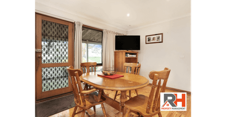 For Lease - Spacious Family Home on 1.4 Acres! - Photo 3