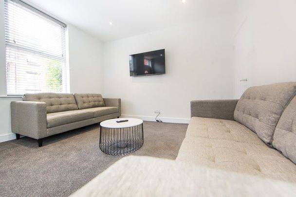 Quarry Mount Terrace, Woodhouse, Leeds - Photo 1