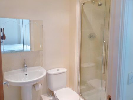 2 bedroom apartment to rent - Photo 3