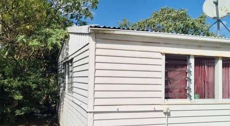 Spacious Family Oasis: 5-Bedroom Home with Self-Contained Sleepout & Expansive Lawn - Photo 3