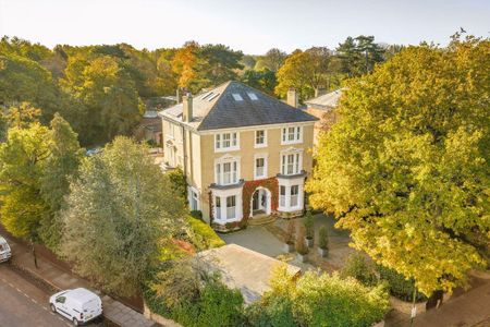 8 bedroom detached house to rent - Photo 5