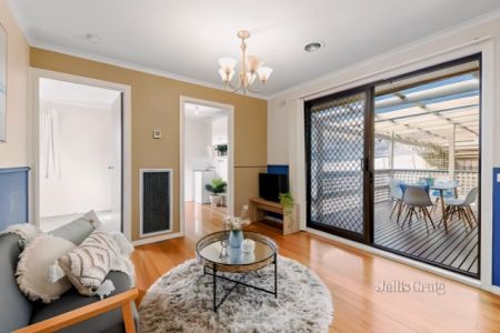 3 Bed, 1 Bath - Photo 4