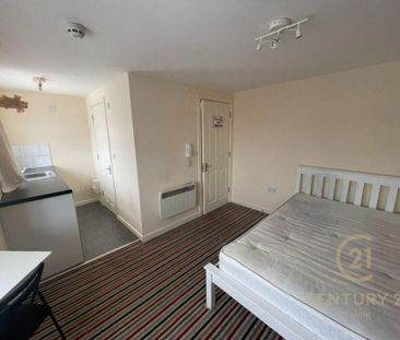 1 bedroom in a house share to rent - Photo 3