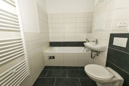 Eine Kaltmiete sparen und in eine neu sanierte 3-Raumwohnung ziehen! - Photo 4