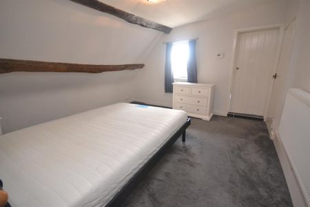 1 bedroom Flat To Let - Photo 2