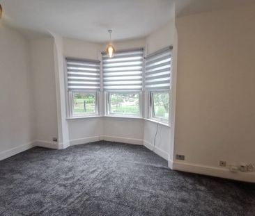 2 Bed Flat, Wokingham Road, RG6 - Photo 2