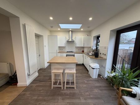 1 bedroom in a house share to rent - Photo 3